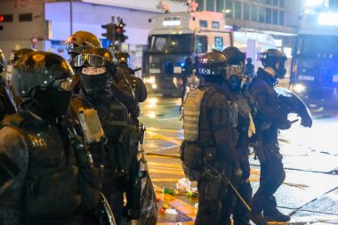 Hong Kong'da iade yasasına karşı protesto başka bir dönüştü