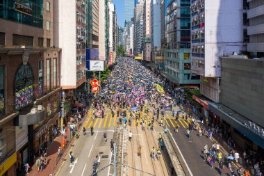 Hong Kong'da iade yasasına karşı protesto başka bir dönüştü