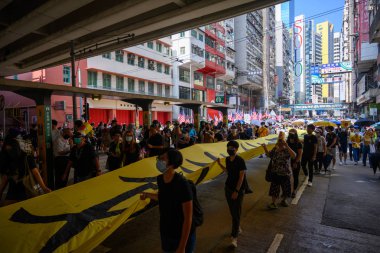 Hong Kong'da iade yasasına karşı protesto başka bir dönüştü