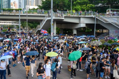 Hong Kong'da iade yasasına karşı protesto başka bir dönüştü