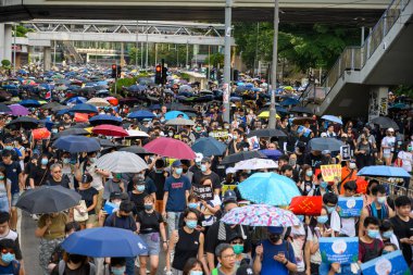 Hong Kong'da iade yasasına karşı protesto başka bir dönüştü