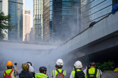 Hong Kong'da iade yasasına karşı protesto başka bir dönüştü