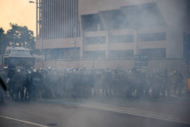Hong Kong'da iade yasasına karşı protesto başka bir dönüştü