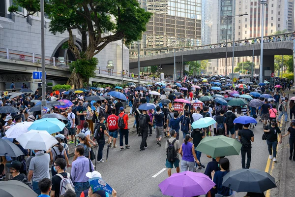 Protest tegen het uitleveringsrecht in Hong Kong veranderde in een andere — Stockfoto