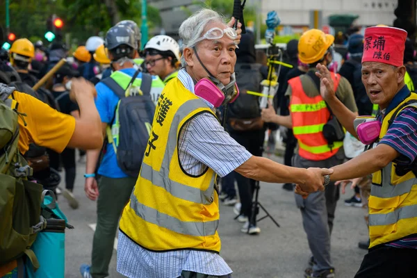 Protesto da Lei Anti-Extradição em Tuen Mun, aprovado pela Polícia Fo Fotos De Bancos De Imagens Sem Royalties