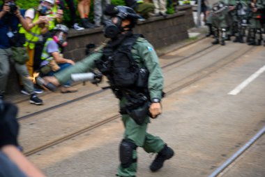 Hong Kong'da iade yasasına karşı protesto başka bir dönüştü