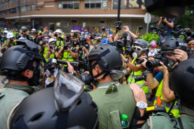 Hong Kong'da iade yasasına karşı protesto başka bir dönüştü