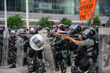 Hong Kong'da iade yasasına karşı protesto başka bir dönüştü