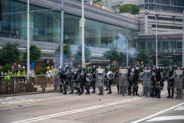 Hong Kong'da iade yasasına karşı protesto başka bir dönüştü