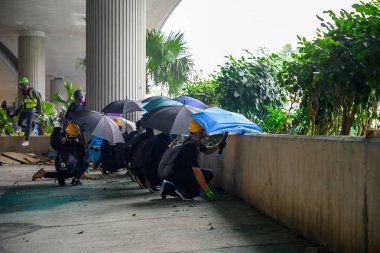 Hong Kong'da iade yasasına karşı protesto başka bir dönüştü