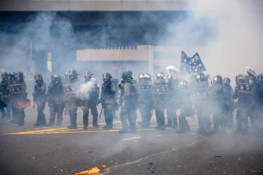 Hong Kong'da iade yasasına karşı protesto başka bir dönüştü