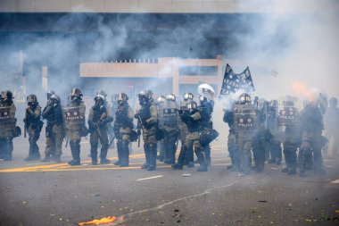 Hong Kong'da iade yasasına karşı protesto başka bir dönüştü