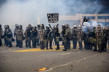 Hong Kong'da iade yasasına karşı protesto başka bir dönüştü