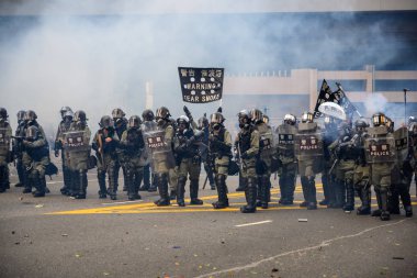 Hong Kong'da iade yasasına karşı protesto başka bir dönüştü