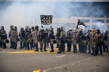 Hong Kong'da iade yasasına karşı protesto başka bir dönüştü