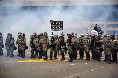 Hong Kong'da iade yasasına karşı protesto başka bir dönüştü