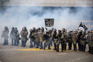 Hong Kong'da iade yasasına karşı protesto başka bir dönüştü