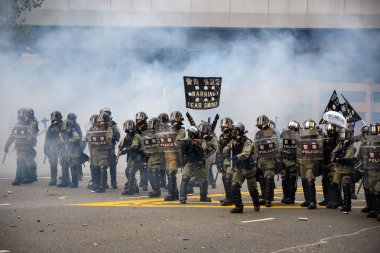 Hong Kong'da iade yasasına karşı protesto başka bir dönüştü
