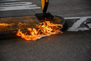 Hong Kong'da iade yasasına karşı protesto başka bir dönüştü
