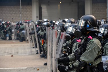 Hong Kong'da iade yasasına karşı protesto başka bir dönüştü