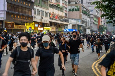Hong Kong'da iade yasasına karşı protesto başka bir dönüştü