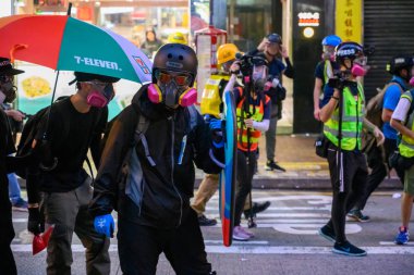 Hong Kong'da iade yasasına karşı protesto başka bir dönüştü