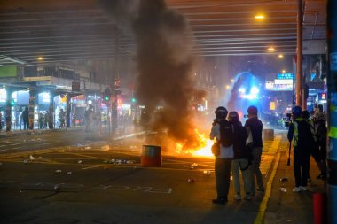 Hong Kong'da iade yasasına karşı protesto başka bir dönüştü