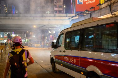 Hong Kong'da iade yasasına karşı protesto başka bir dönüştü