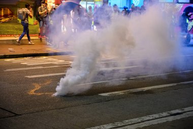 Hong Kong'da iade yasasına karşı protesto başka bir dönüştü