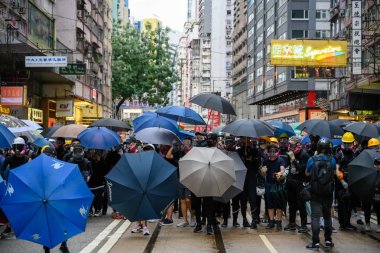 Hong Kong Adası 'nda acil durum karşıtı protesto gerçekleşti.