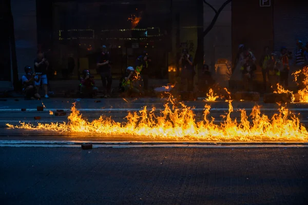 Manifestación contra la Ordenanza de Emergencia ocurrió en la Isla de Hong Kong y — Foto de Stock