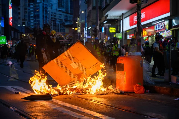 Протест против чрезвычайных ситуаций произошел на острове Гонконг — стоковое фото
