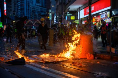 Hong Kong Adası 'nda acil durum karşıtı protesto gerçekleşti.