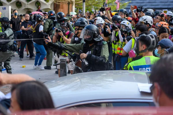 Policía irrumpe en una asamblea pacífica contra la violencia policial en T —  Fotos de Stock