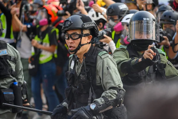 Η αστυνομία διέρρηξε μια ειρηνική συγκέντρωση κατά της αστυνομίας στο T — Φωτογραφία Αρχείου