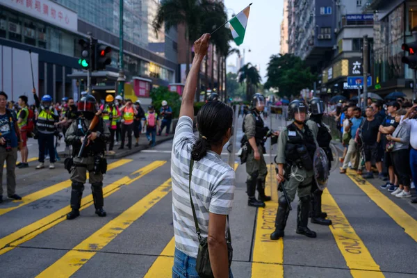 Policie se vloupala do mírového shromáždění proti policejnímu násilí v T — Stock fotografie