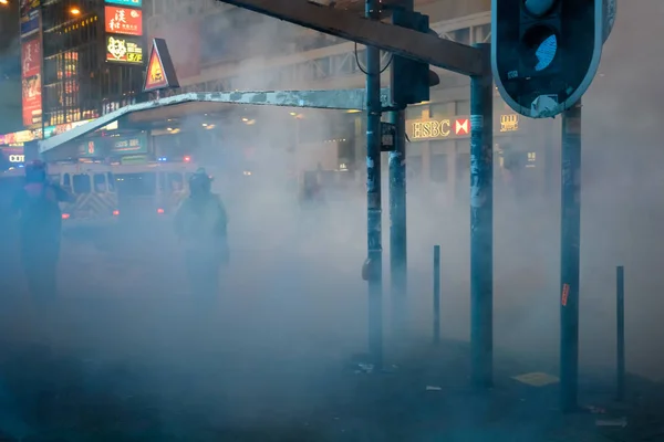 Politie breekt in bij anti-politiegeweld vreedzame vergadering in T — Stockfoto