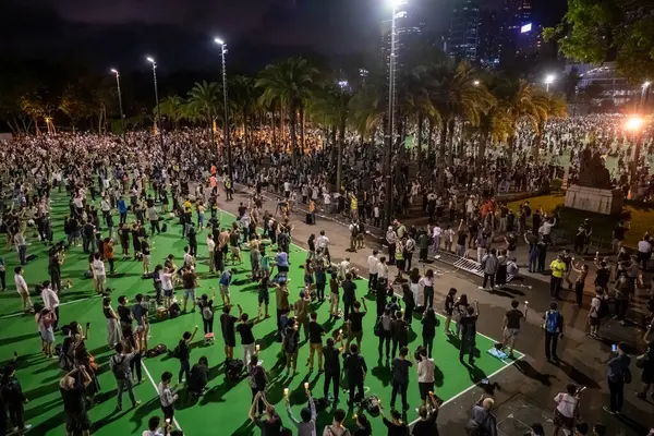 Hong Kong Června 2020 Tisíce Lidí Přeplněných Victoria Park Během — Stock fotografie