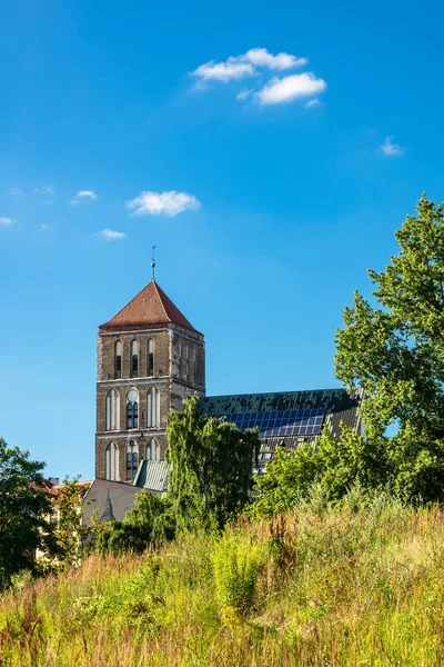 Una Iglesia Con Cielo Azul Rostock Alemania —  Fotos de Stock