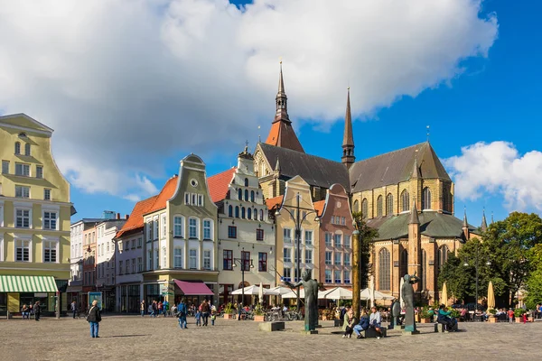 Rostock, Almanya 'daki Neuer Markt pazar meydanına bak.