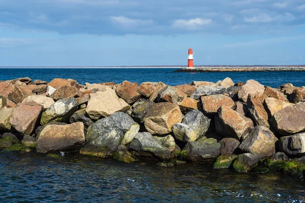ドイツのWarnemuende Germanyのバルト海沿岸のモル — ストック写真