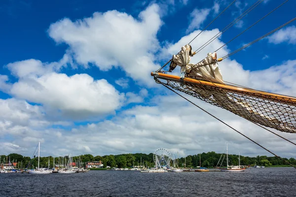 Nehri Warnow Rostock, Almanya görüntülemek.