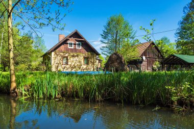 Yazlık Spreewald bölgesinde Almanya ile manzara.