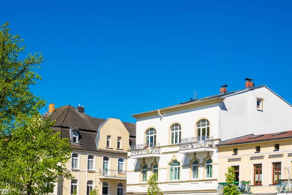 Edifici Con Cielo Blu Warnemuende Germania — Foto Stock