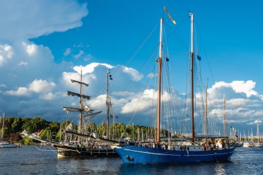 Rostock, Almanya 'daki Hanse Yelkenlisinde Rüzgâr Bozucu.