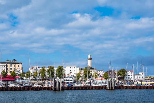 Blick Auf Den Leuchtturm Warnemünde — Stockfoto