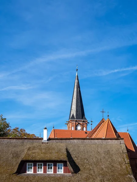 Iglesia Con Cielo Azul Wustrow Alemania —  Fotos de Stock