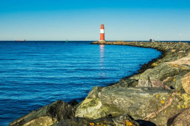 Almanya 'nın Warnemuende kentinde Baltık Denizi kıyısındaki Köstebek.