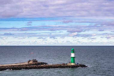 Almanya 'nın Warnemuende kentinde Baltık Denizi kıyısındaki Köstebek.