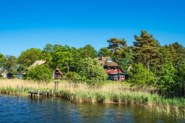 Prerow, Almanya ağaçlarda binalarla.